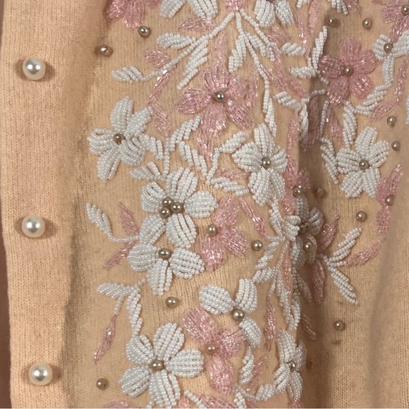 Vintage 1950βs Pink/Peach Angora cashmere Beaded Cardigan w/pearl buttons - Picture 7 of 12